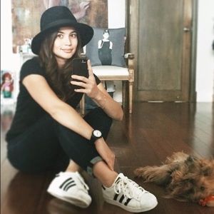 ADIDAS ORIGALS SUPERSTAR WHITE  W/ BLACK STRIPES